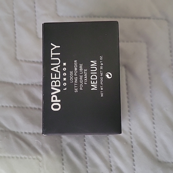 OPVBEAUTY Loose Setting Powder - Picture 2 of 2
